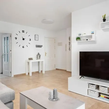 Apartamento 3 Bedroom Apartment, Next To The Beach, With Pool