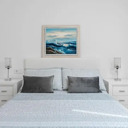 3 Bedroom Apartment, Next To The Beach, With Pool Marbella