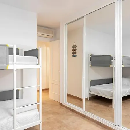 Apartamento 3 Bedroom Apartment, Next To The Beach, With Pool